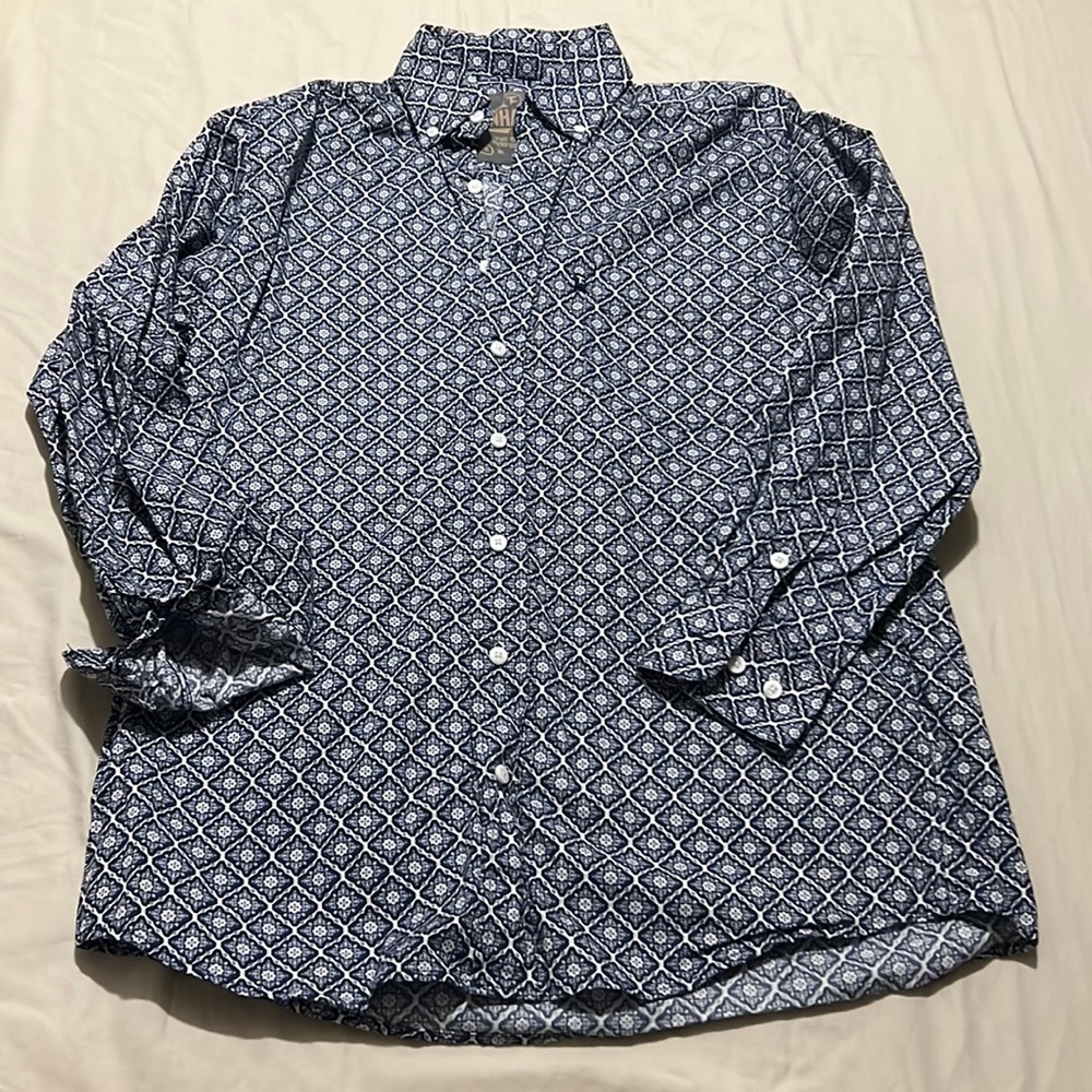 Men’s small collard, long sleeve button down